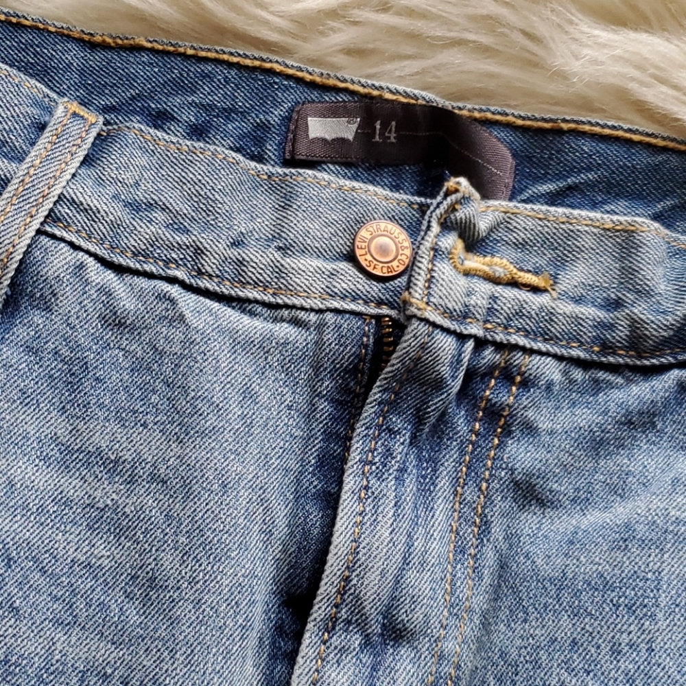 Levi's shorts - Picture 2 of 3